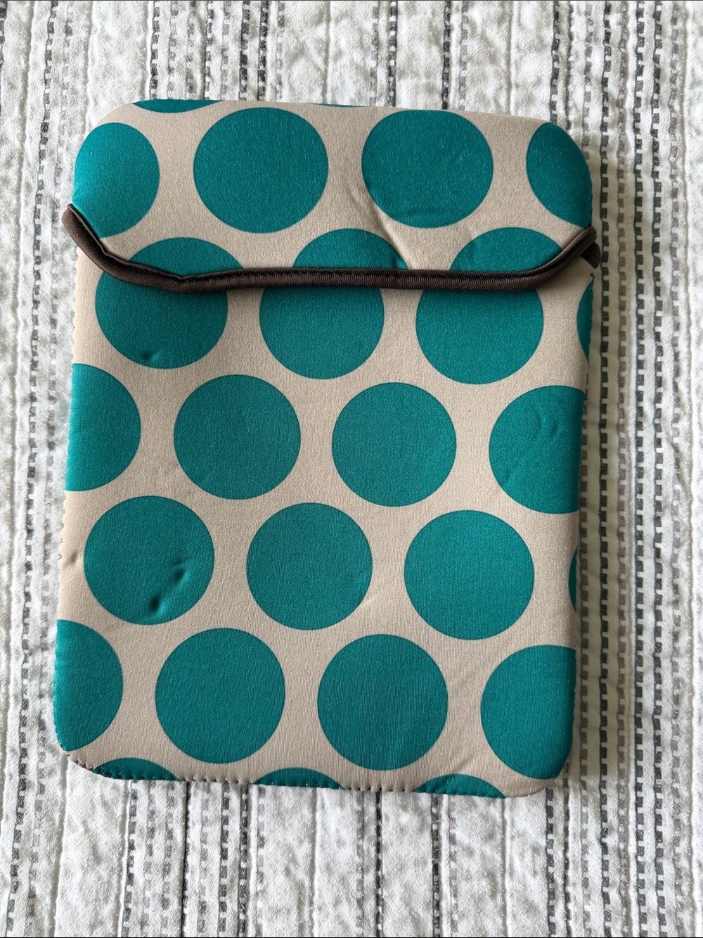 thirty-one Teal Dot Neoprene Case